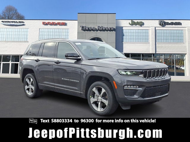 2025 Jeep Grand Cherokee GRAND CHEROKEE LIMITED 4X4 in Baltic Gray Metallic Clear-Coat Exterior Paint — front three-quarter view