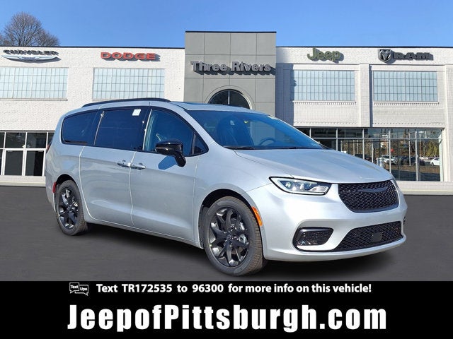 2026 Chrysler Pacifica PACIFICA LIMITED in Silver Mist Clear-Coat Exterior Paint — front three-quarter view